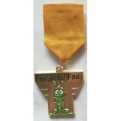 FTF Gul - First To Find medal med Signal The Frog