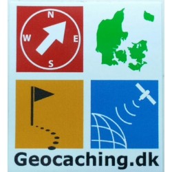Geocaching.dk klistermærke 4 x 4 cm.
